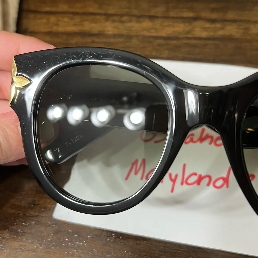 Louis Vuitton Flower Edge Round Sunlglasses - Picture 9 of 14